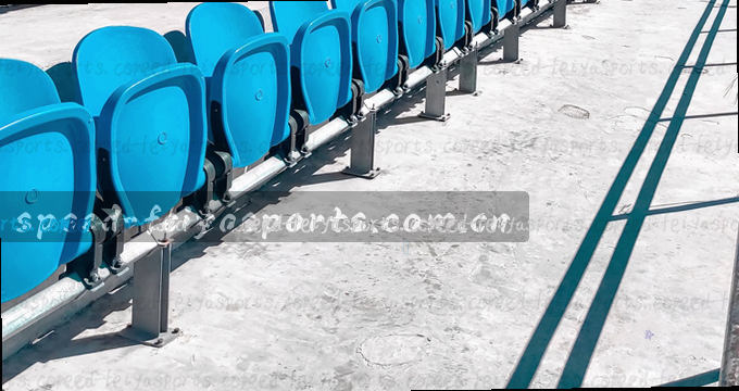 ARIMA模型拟合趋势线 残差分布验证时序平稳